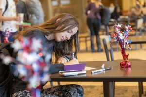 A Mizzou student creates a thank-you card for veterans